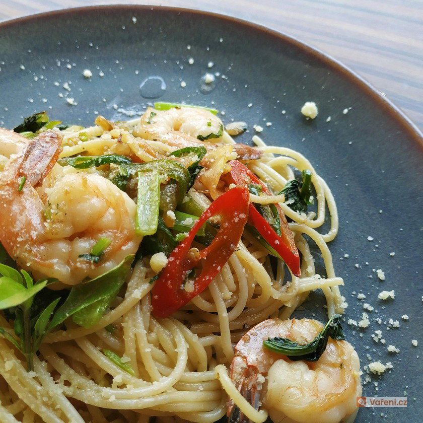 Špagety s krevetami a chřestem