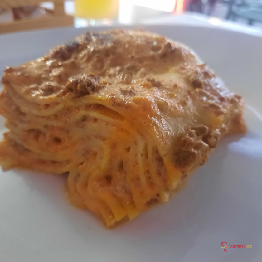 Tradiční italské lasagne s boloňskou omáčkou