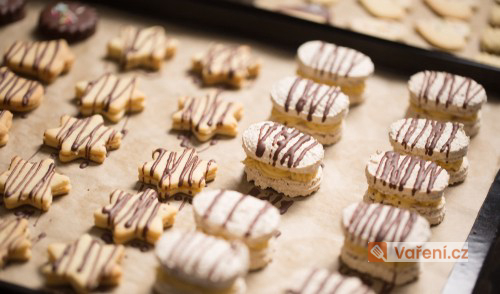 Křupavé laskonky se žloutkovým krémem