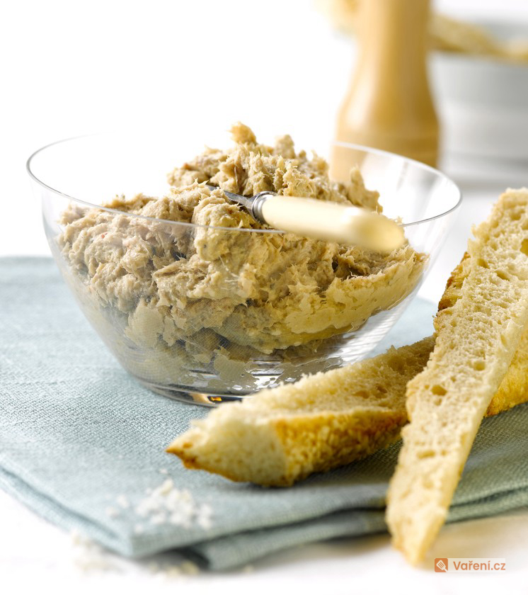 Rybí pomazánka s pomazánkovým máslem