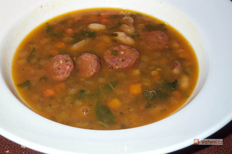Fazolová polévka s klobásou