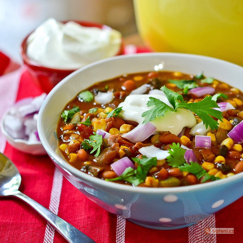 Sytá fazolová polévka s bramborem