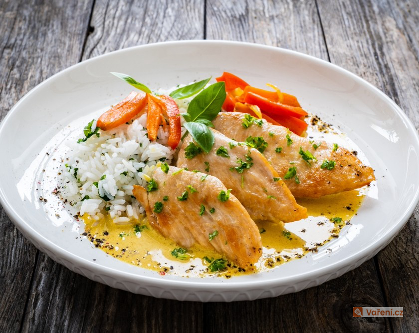 Kuřecí prsa s kari omáčkou