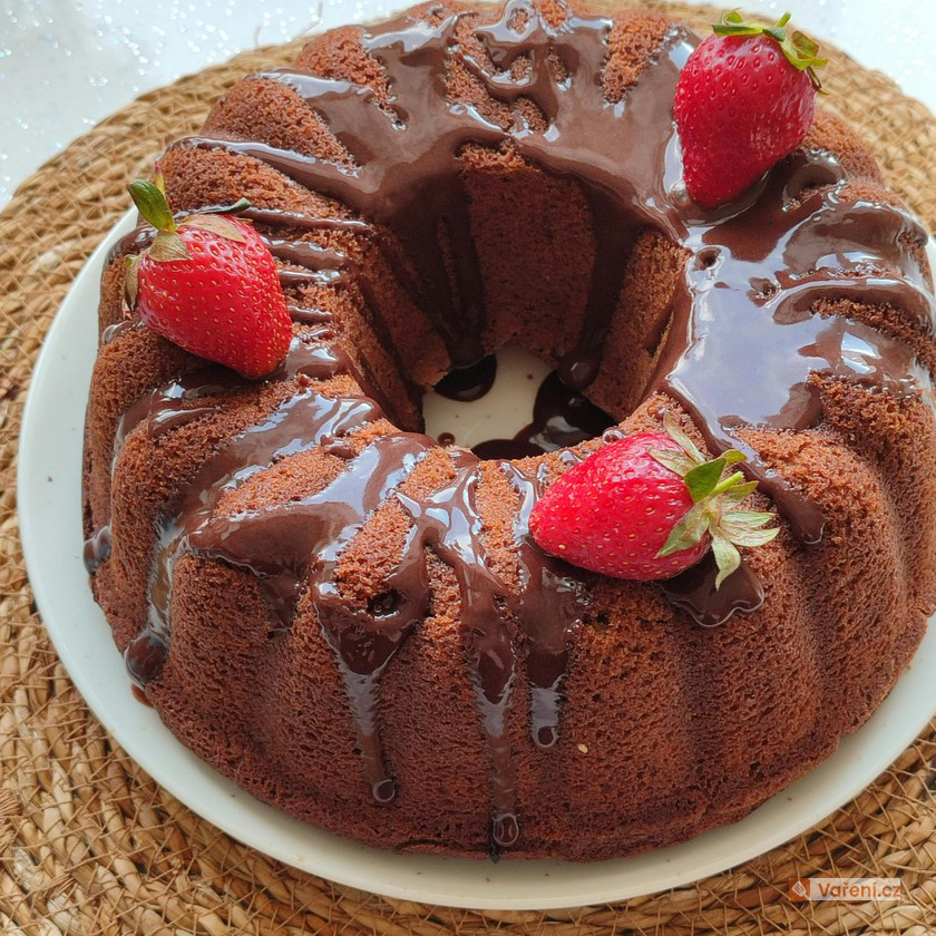 Hrnková bábovka s jahodami