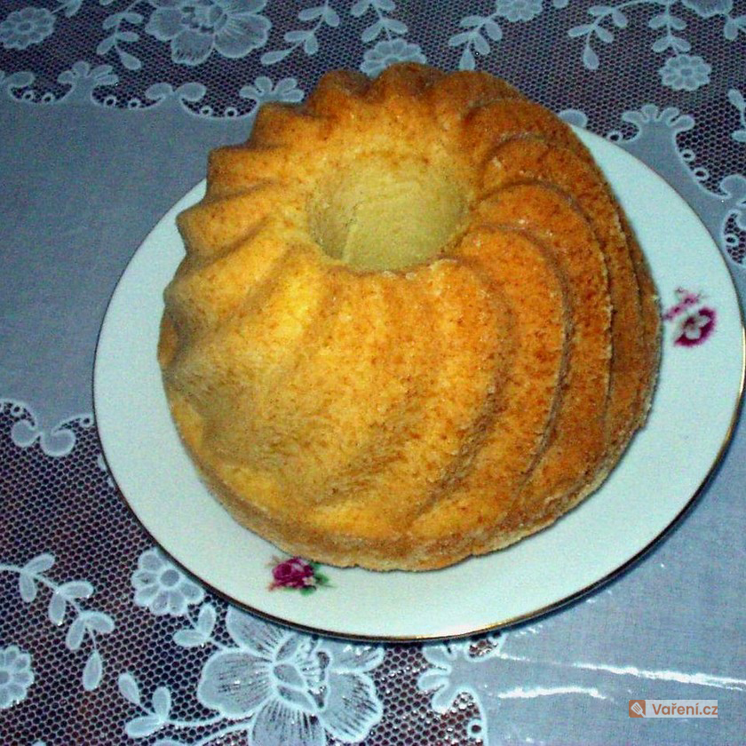 Hrnková bábovka se smetanou