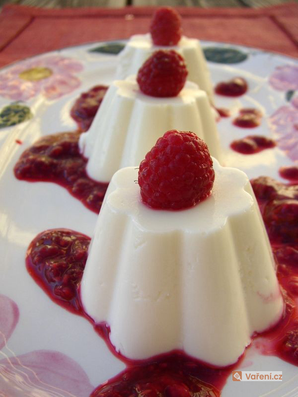 Panna cotta s malinami