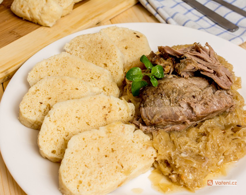 Dušené karamelové zelí