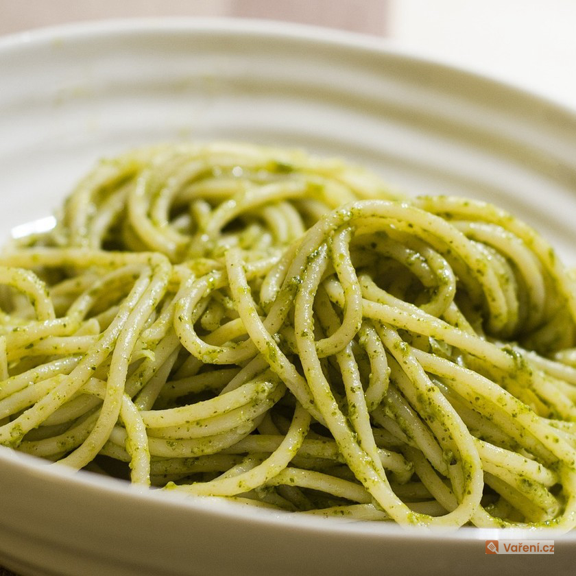 Špagety s výborným pestem