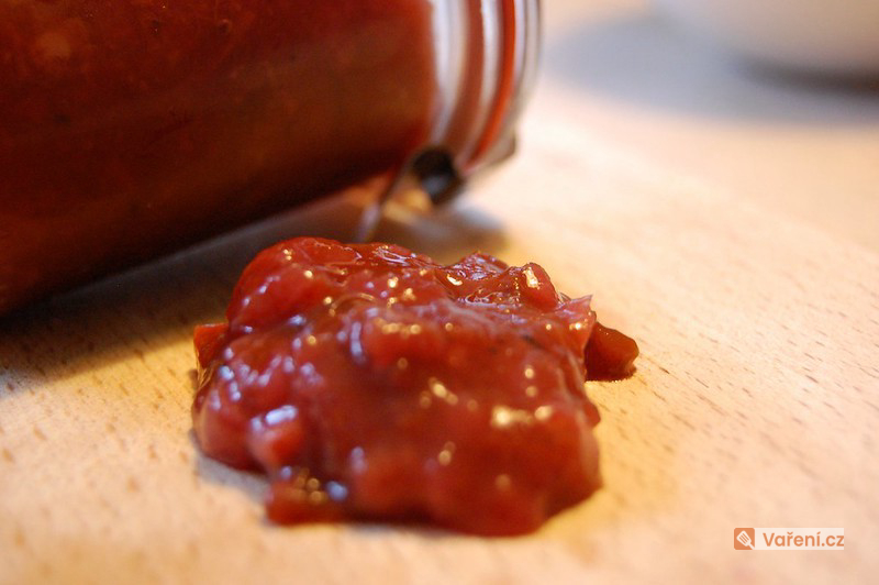 Domácí barbecue omáčka s povidly