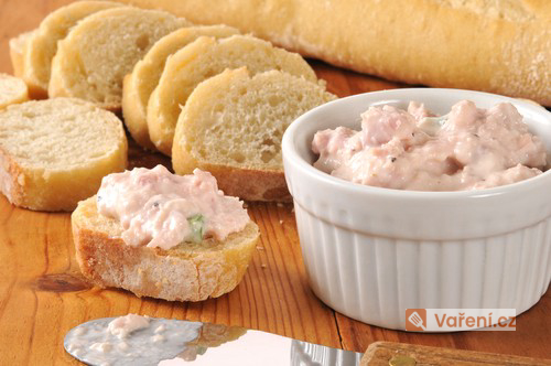 Vajíčková pomazánka se salámem