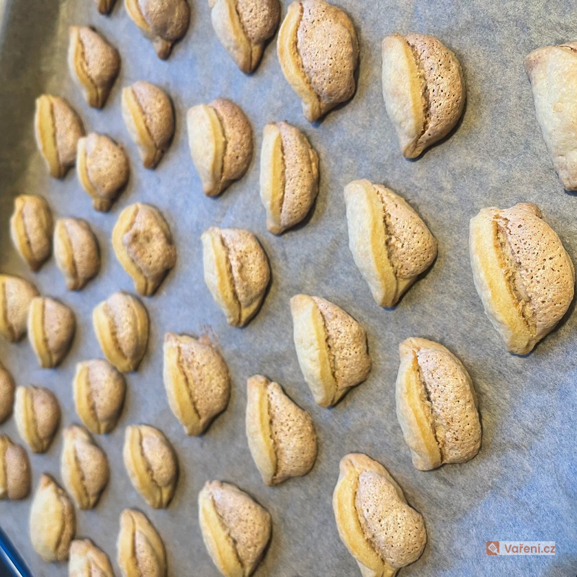 Vánoční ořechové mušličky - fotografie 2