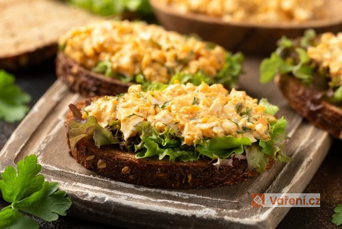 Vaječná pomazánka se špetkou kari