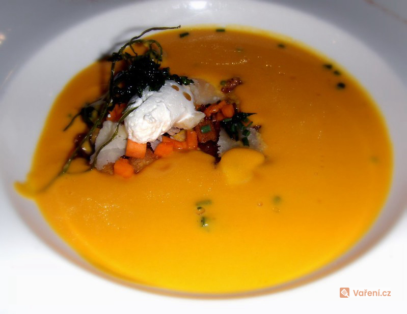 Krnovská dýňová polévka se šunkovými knedlíčky