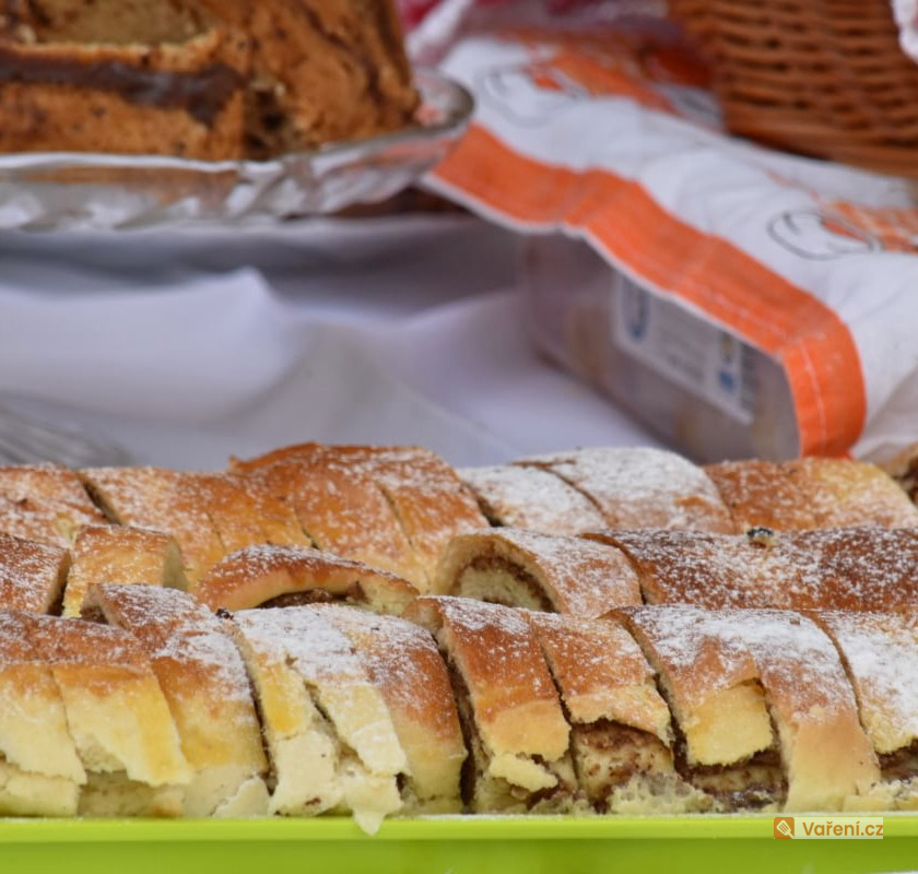 Snadný jablečný závin