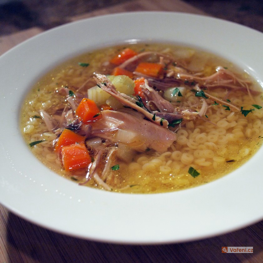 Polévka z kuřecích stehen