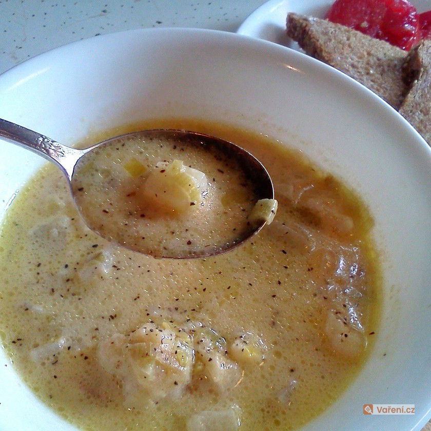 Hustá květáková polévka s bramborem