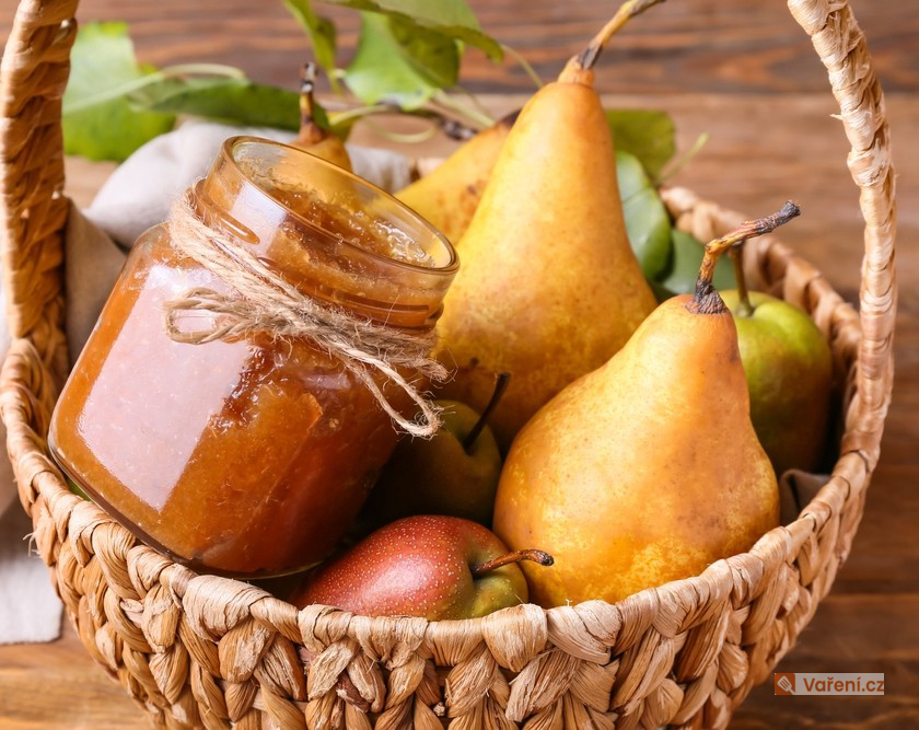 Hrušková povidla se skořicí