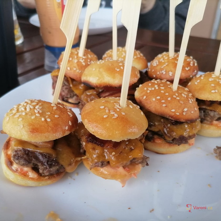 Plněné slané minihamburgery - fotografie 2