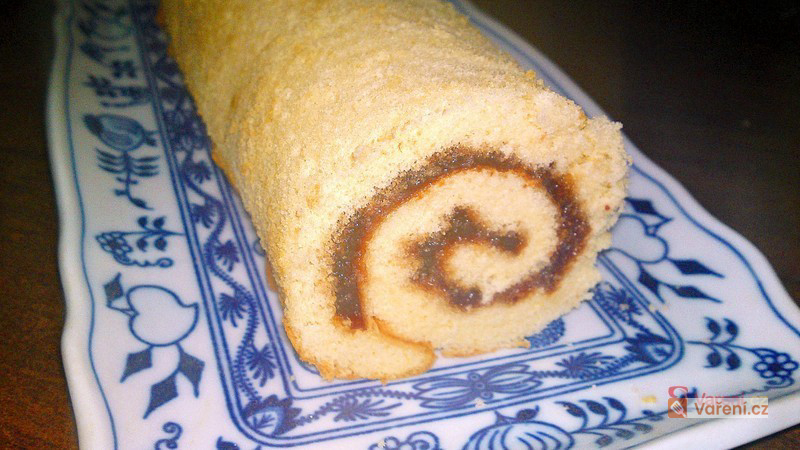 Nadýchaná piškotová roláda - fotografie 2