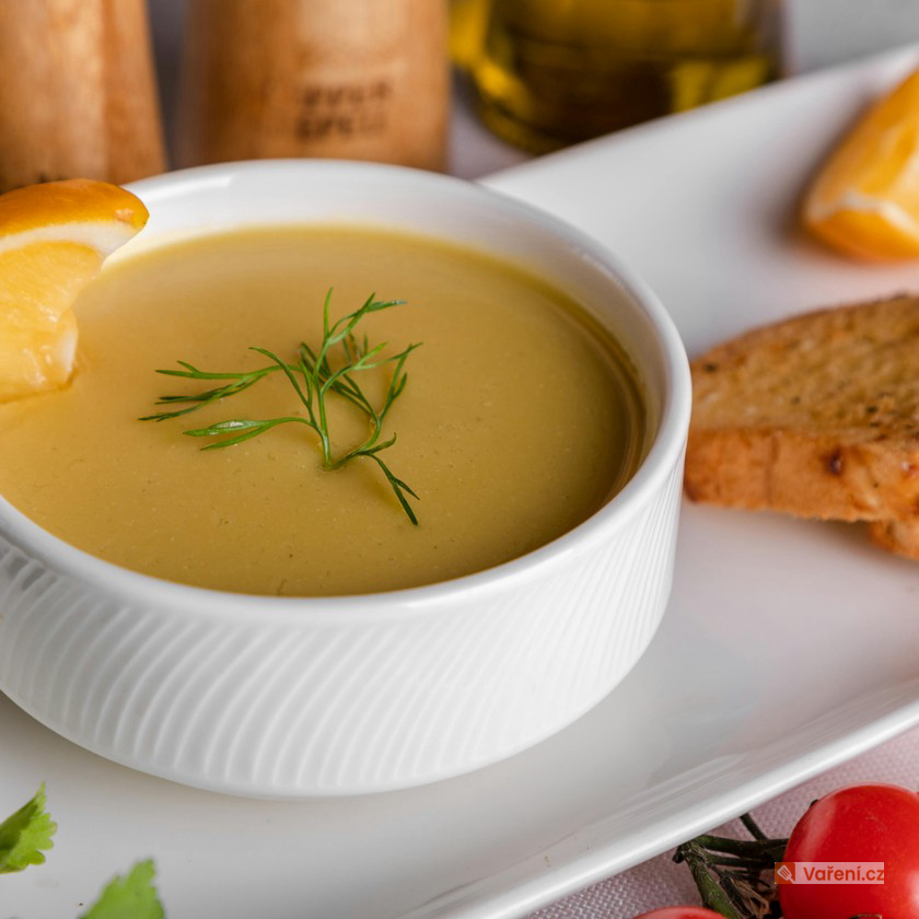 Bramborová polévka s koprem