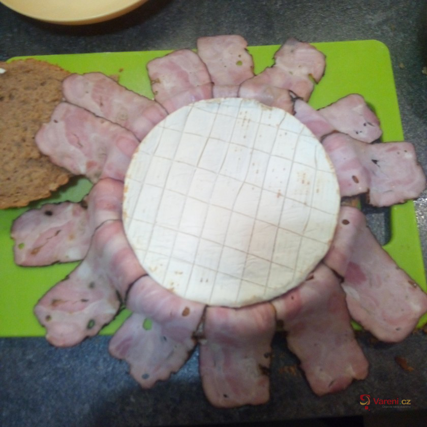 Zapečený sýr brie s chlebem - fotografie 3