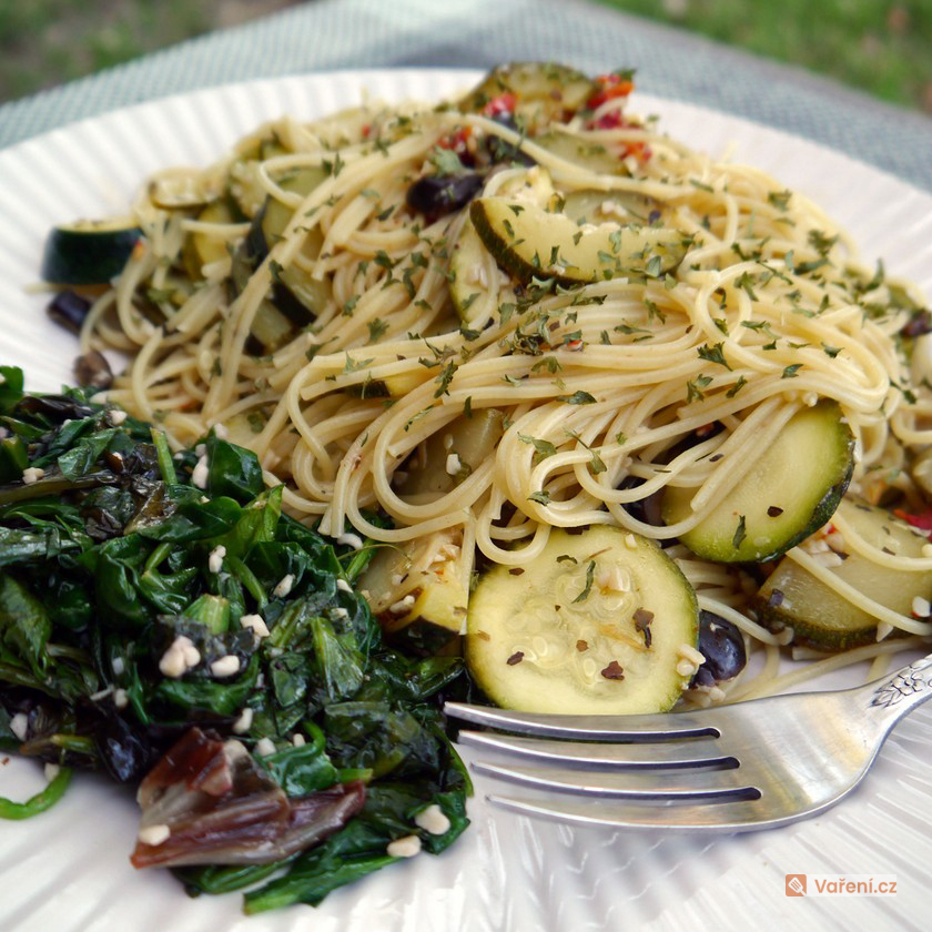 Špagety s cuketou a parmazánem
