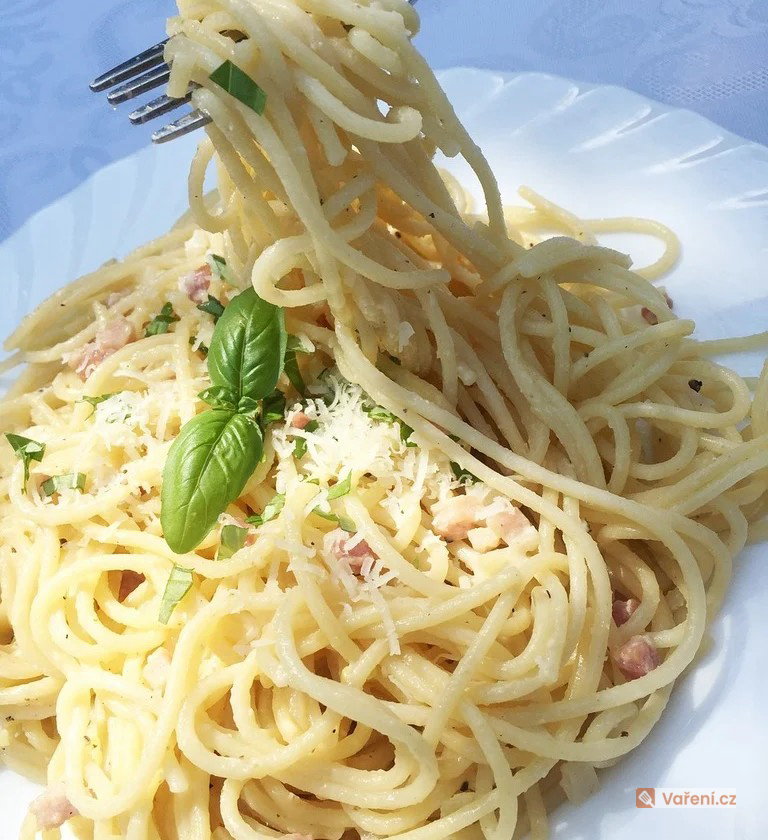 Česnekové krémové špagety 