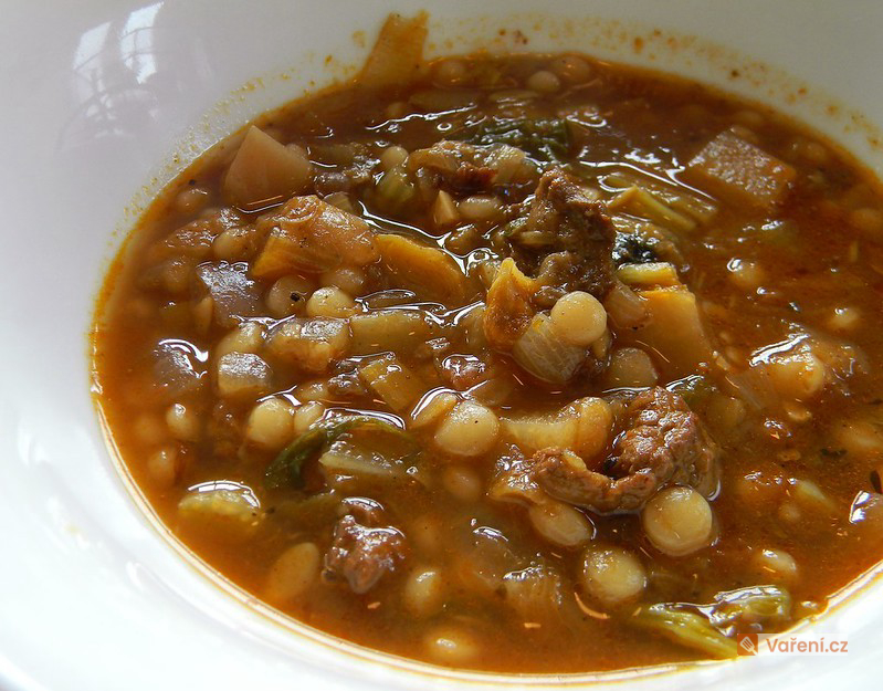 Fazolová polévka s masem