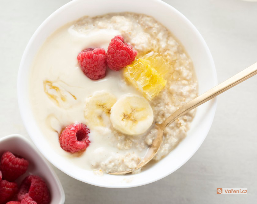 Ovesná kaše s jogurtem