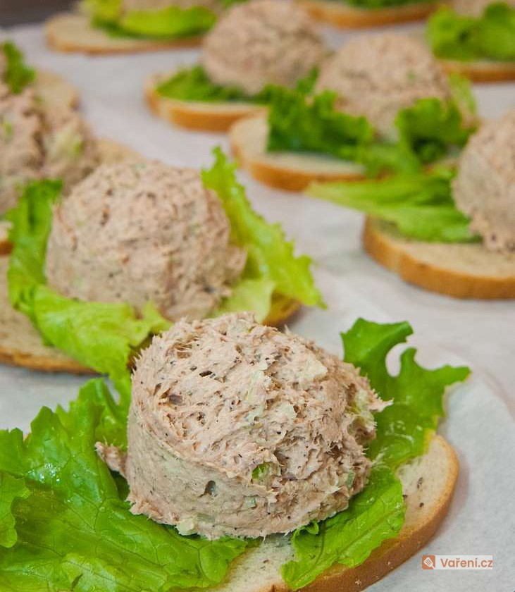 Tuňáková pomazánka s lučinou