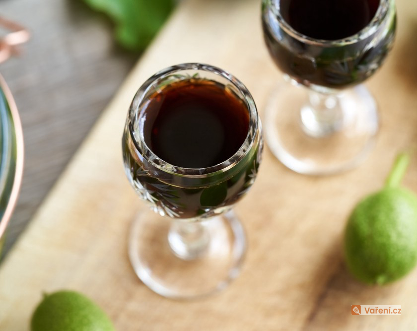 Voňavý ořechový likér