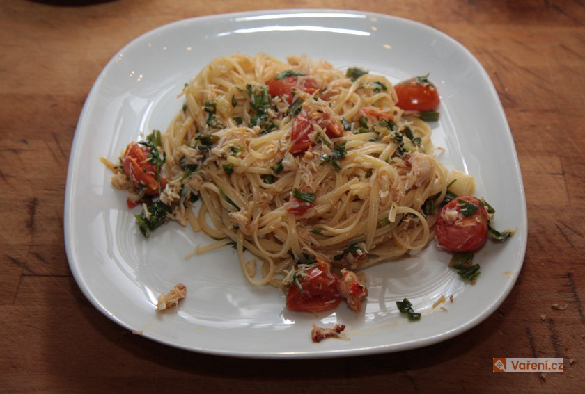 Špagety s kuřecím masem a sušenými rajčaty