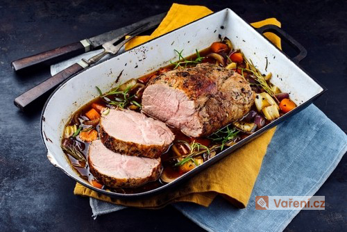 Vepřová krkovice pečená na zelenině