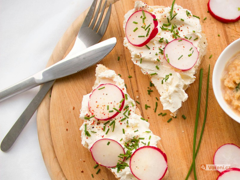 Tvarohová pomazánka s česnekem a pažitkou