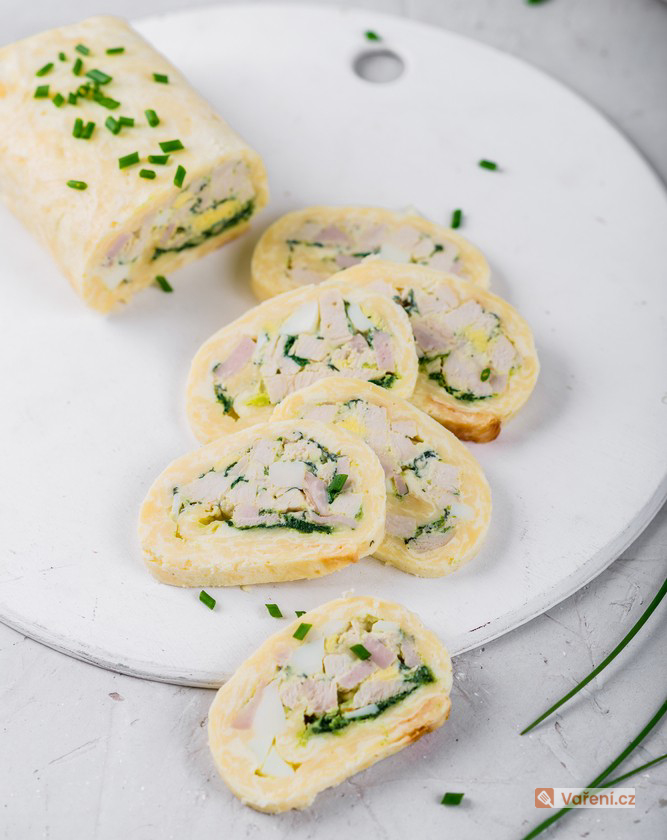 Pestrá sýrová roláda  