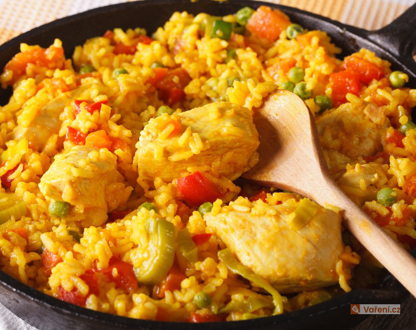 Rizoto se zeleninou, žampiony a kuřecím masem