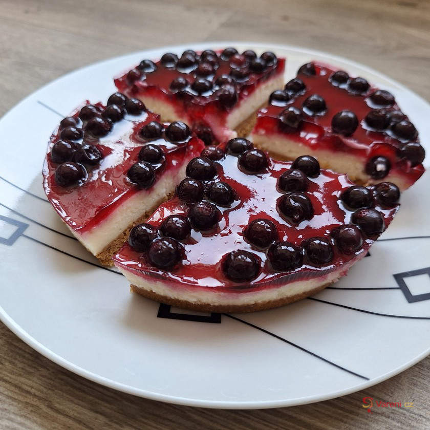 Cheesecake s černým rybízem
