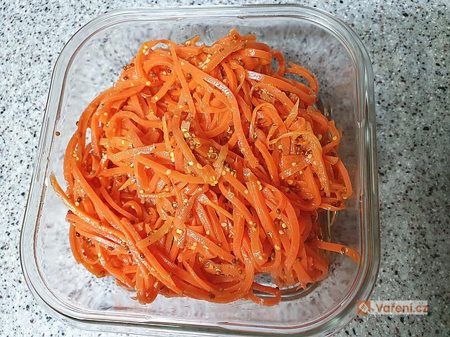 Pikantní mrkvový salát