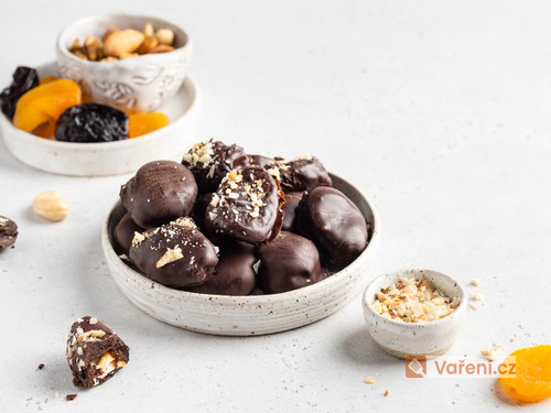 Rumové švestky v čokoládovo-mandlové krustě