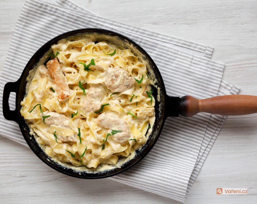 Rychlé těstoviny se sýrovou omáčkou