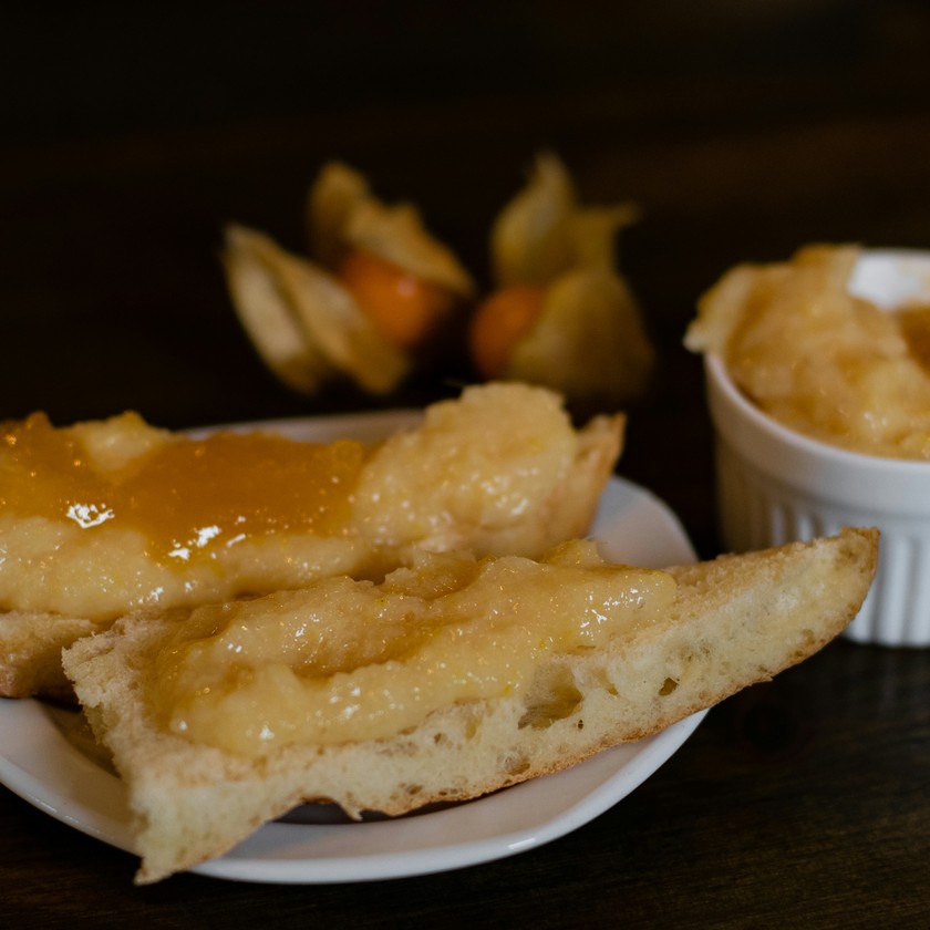 Chleba s hruškovými povidly